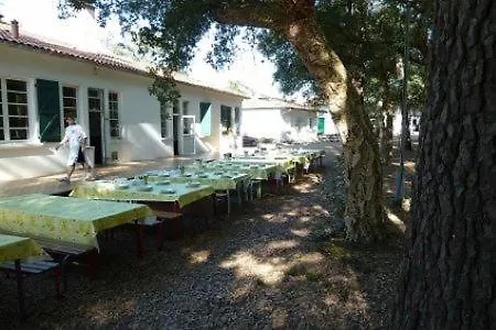 Centre De Vacances Andre Garbay 营地 *